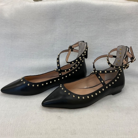 J Lo Jennifer Lopez Black Ayaba Closed Toe Shoes Gold Studded Details Sz 7.5 - Picture 2 of 11